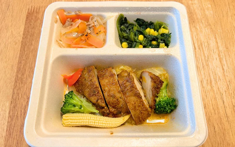 三ツ星ファーム　彩り野菜とスパイシーケイジャンチキン