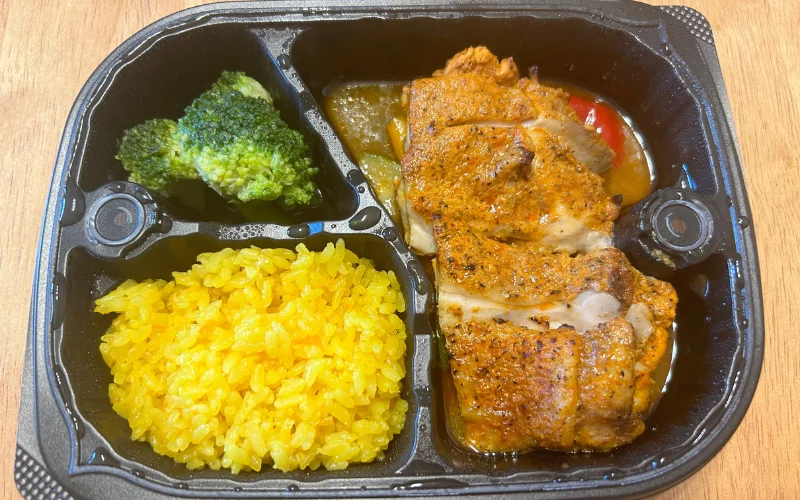 スパイシーな風味引き立つインド風タンドリーチキン